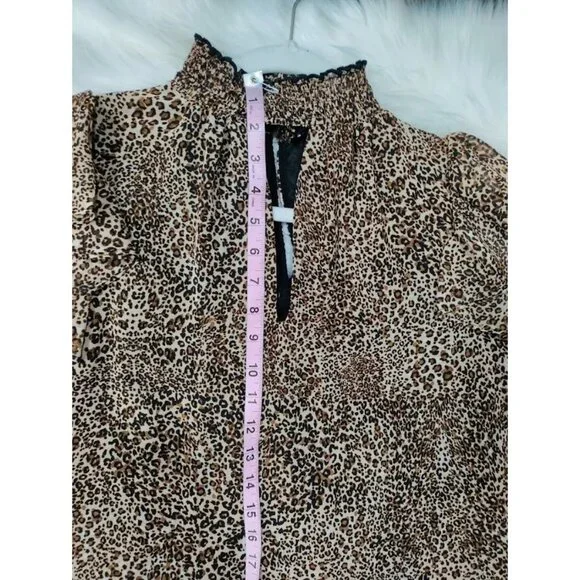 NWT 1State Cheetah Whimsy Blouse Top Short Fairy Sleeve VNeck Choker Style Small - Picture 8 of 14